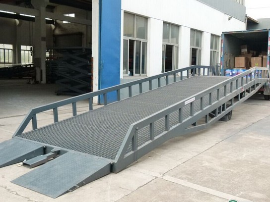 移動式（shì）登車橋