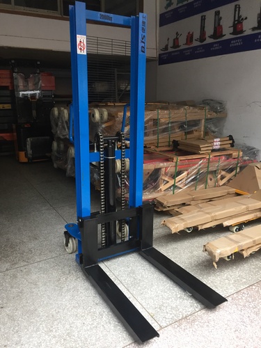 2噸工字鋼手動（dòng）堆（duī）高車